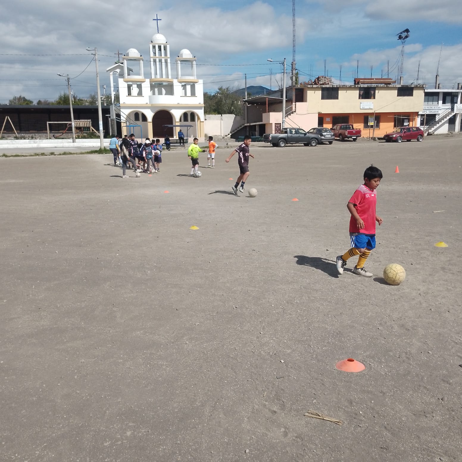 CURSOS VACACIONALES DE FÚTBOL EN PICAIHUA: UNA OPORTUNA INICIATIVA PARA LOS JÓVENES